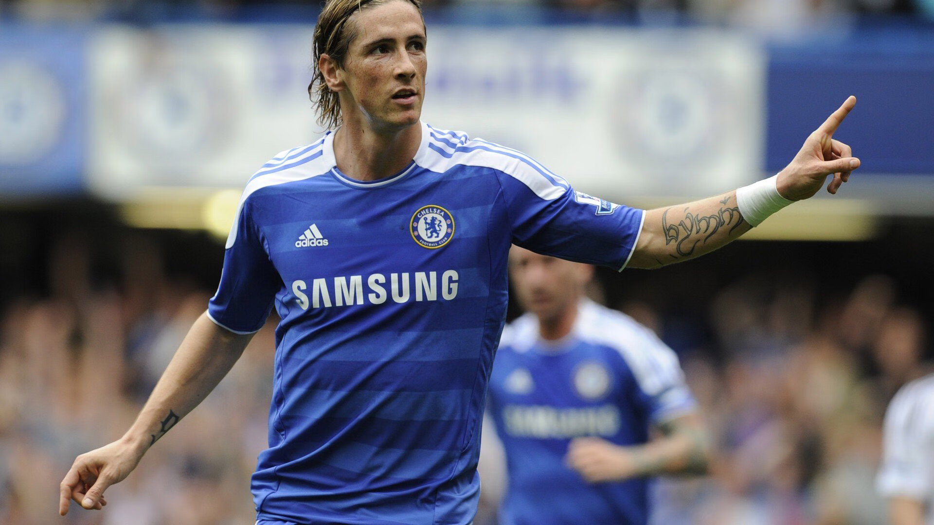 “德国足球火药味十足，争冠局势日益激烈”，德国足球强大